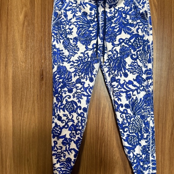 NWOT LILLY PULITZER ISLAND MID RISE JOGGER UP, DEEPER COCONUT RIDE WITH ME - Picture 3 of 3